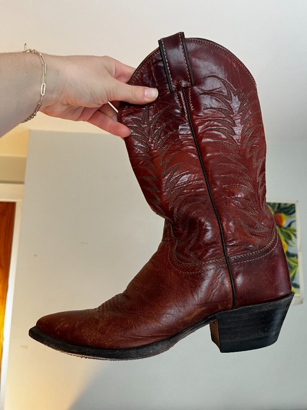 Justin's vintage leather cowboy boots size 7B (fit like 8.5)